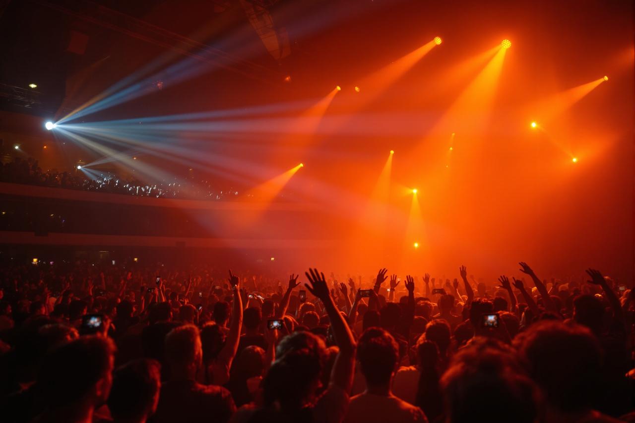 97视频在线影迷见面会圆满举行，万名粉丝热情参与